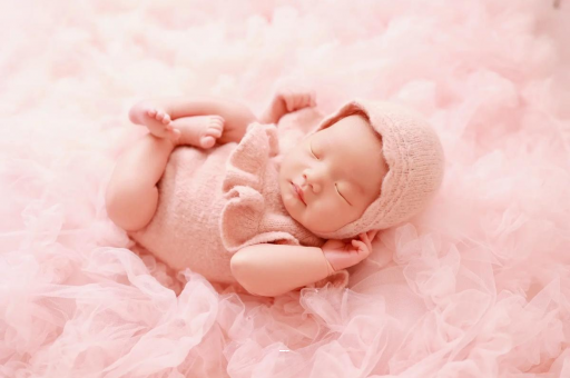 海拉尔宝宝吃手是饿了吗